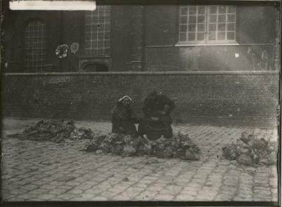 Markt vóór 1904 / optocht zie "Steentje"
