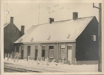 Steenweg op Oosthoven / gevels oude huisjes
