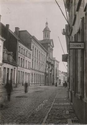 Herentalsstraat met St. Jozefcollege (ca. 1900)

