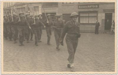 Marcherende soldaten 1 Cie / Lt. Massart en De Loose (1947)
