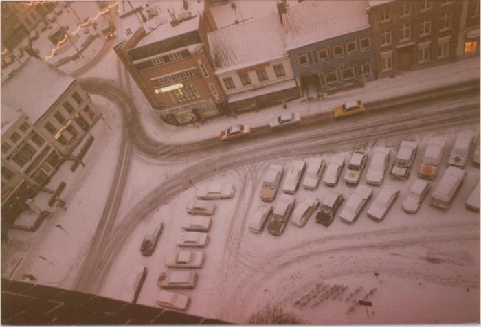 Grote Markt / Panoramafoto winter op parkeerplaatsen
