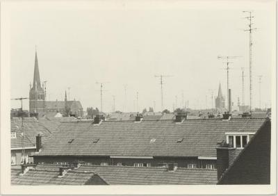 Panoramazicht daken en gebouwen rondom H. Hartkerk
