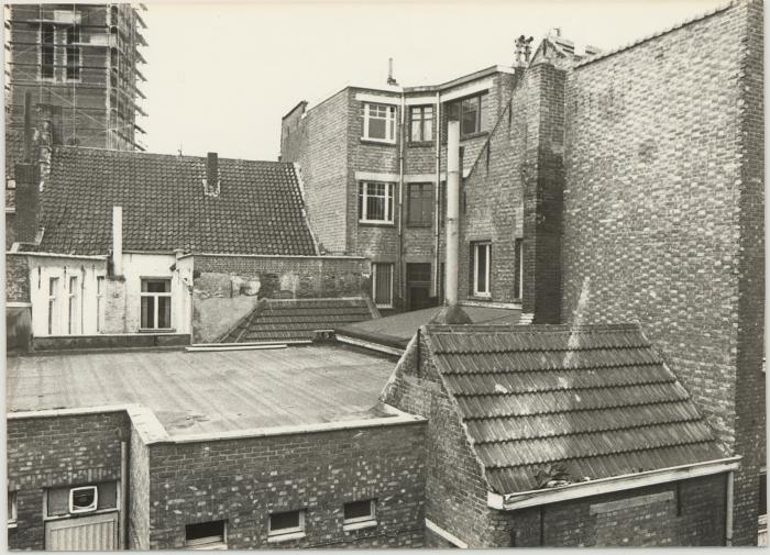 Panoramazicht daken en gebouwen rondom Grote Markt (±1975)
