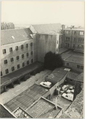Panoramazicht gebouwen Brepols in Baron du Fourstraat (±1975)
