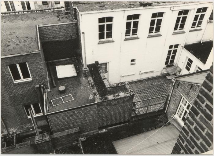 Panoramazicht daken en gebouwen rondom H. Hartkerk
