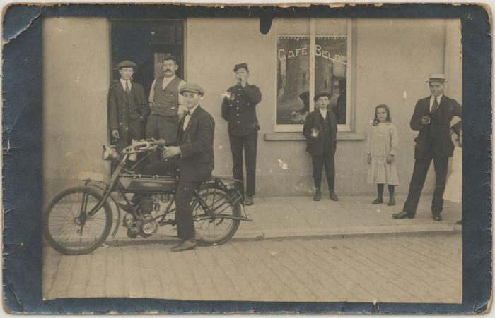 Piusplein / gemotoriseerde fiets 1916
