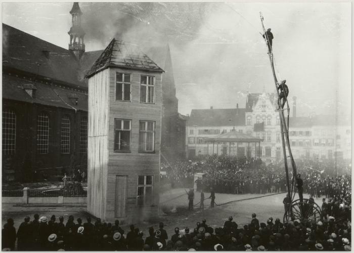 Grote Markt / Brandweeroefening (± 1900)
