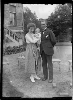 Albert Boone en Elisabeth Versteylen en baby