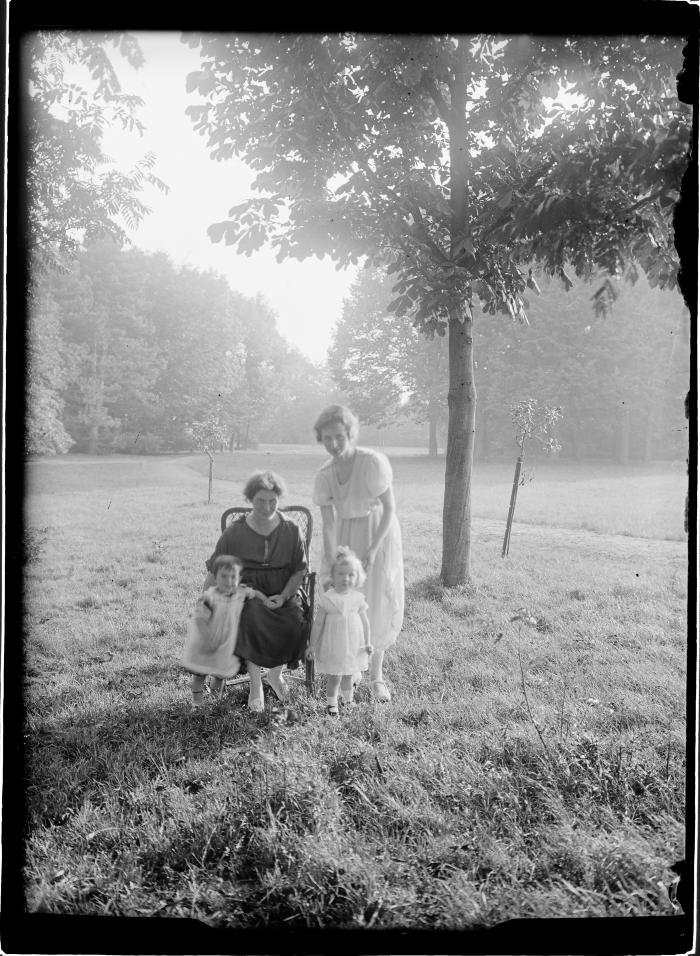 Twee vrouwen en twee kinderen