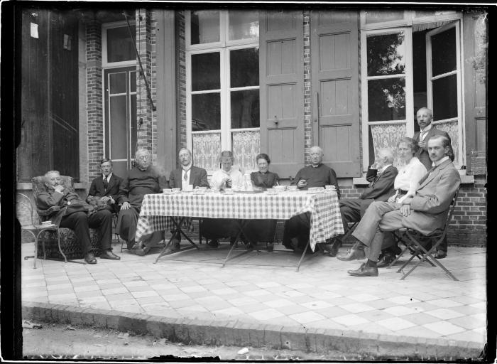 Koffietafel met familie. 