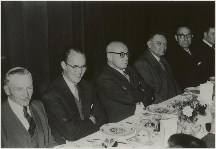 Foto album Burgemeester Van Hoeck
