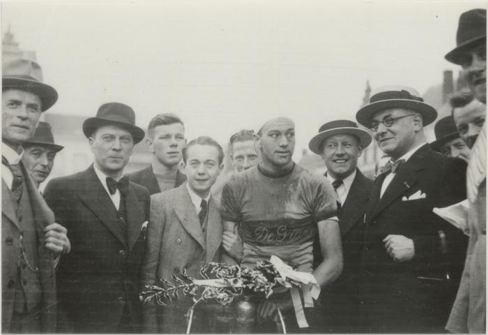 Foto album Burgemeester Van Hoeck
