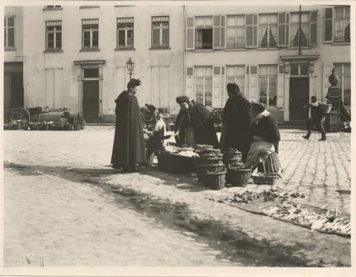 Markttaferelen / Oostkant v.d. Grote Markt