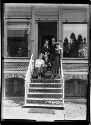 Albert Boone en Elisabeth Versteylen en Alphonse Versteylen en Bertha du Four