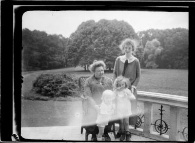 De Paai. Bertha Versteylen - du Four, Elisabeth Versteylen en kinderen