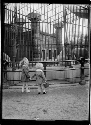 Emile Boone  (Milo) en Marcel Boone in de zoo van Antwerpen.