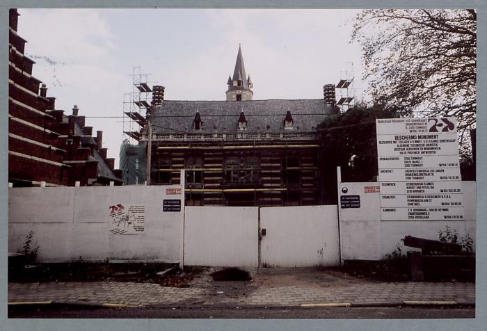 Het "Huis Metten Thoren" voor de restauratie rond 1980/ Nu het Taxandriamuseum
