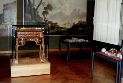 Voorwerpen uit de collectie van het Taxandria museum. 18e eeuws topmeubel
