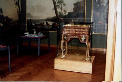 Voorwerpen uit de collectie van het Taxandria museum. 18e eeuws topmeubel
