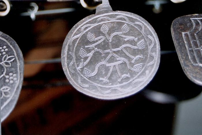 Taxandriamuseum, zolderverdieping, huisraad, zaal Francicus Xavéry porseleinen voorwerpen.
