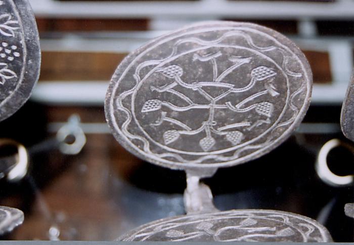 Taxandriamuseum, zolderverdieping, huisraad, zaal Francicus Xavéry porseleinen voorwerpen.
