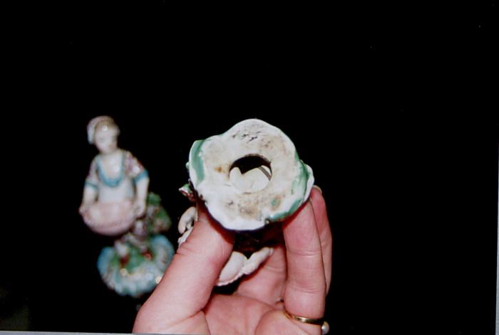 Taxandriamuseum, zolderverdieping, huisraad, zaal Francicus Xavéry porseleinen voorwerpen.
