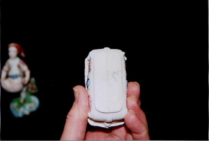 Taxandriamuseum, zolderverdieping, huisraad, zaal Francicus Xavéry porseleinen voorwerpen.
