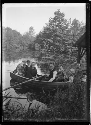 Familie Versteylen - du Four met kleinkinderen Boone in de boot 