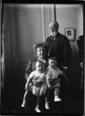Baudouin en Yves Dierckx - de Casterlé met grootouders Alphonse Versteylen en Bertha du Four