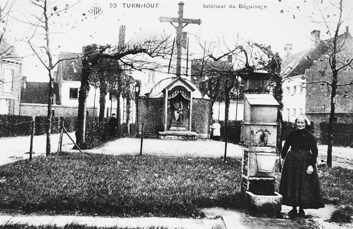 Achterkant Kruisberg. Christus op de koude steen - prentkaart
