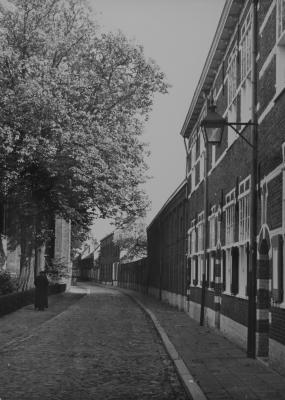 Fototentoonstelling "600 jaar begijnhof". Links: E.H. Dockx
