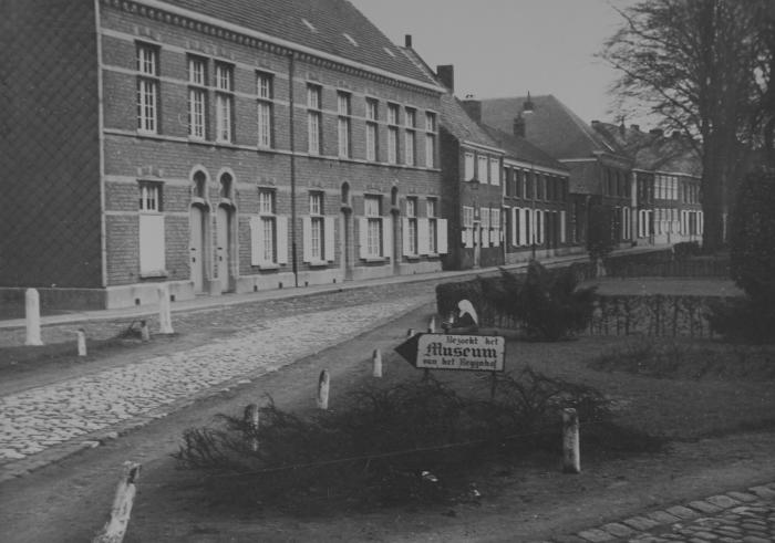 Wegwijzertje gemaakt door: E.H. Frickel maakte het begijntje en Frans Jacobs de tekst.
