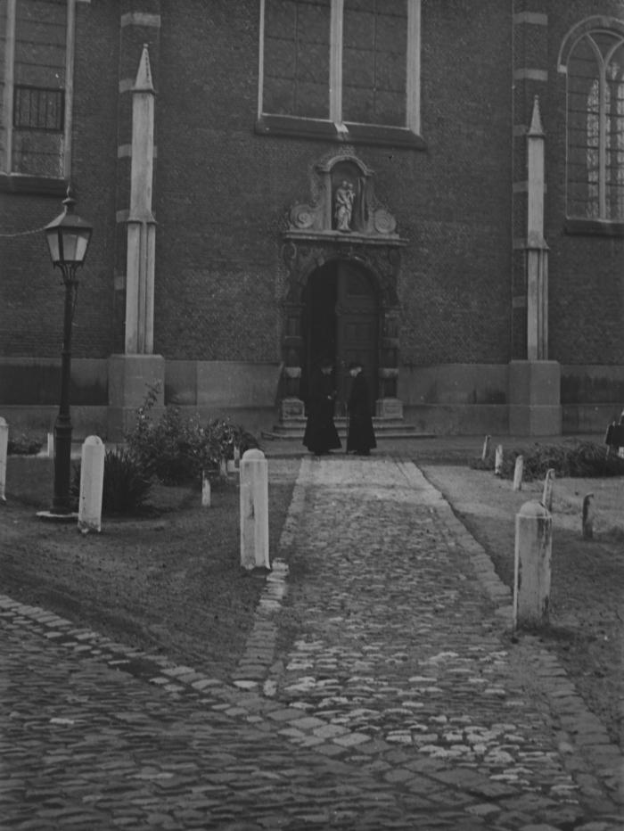 Fototentoonstelling "600 jaar Begijnhof". E.H. Dockx en E.H. Boogaerts
