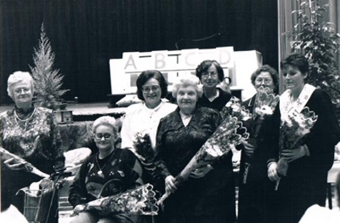 Vrouwen in de bloemetjes gezet
