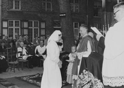 25-jaar Ziekentriduum - Hulpbisschop Suenens en deken Reynen
