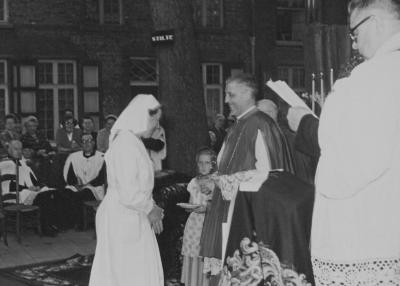 25-jaar Ziekentriduum - Hulpbisschop Suenens en deken Reynen
