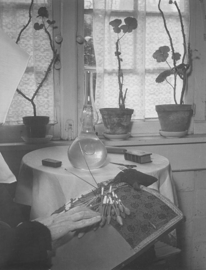 "Beter laat dan nooit". Museum keuken. Het kantkussen
