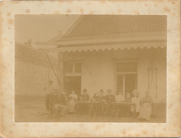 Café "Het hondskot" aan het Kasteel