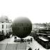 Oplaten van ballon op de Markt tijdens kermis