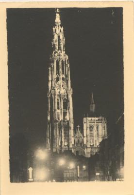 O.L. Vrouwkathedraal bij avond