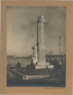 Monument gesneuvelden (arduin) van W. Van Asten