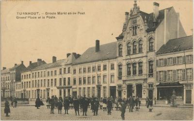Turnhout. - Groote Markt en de Post. Grand'Place et la Poste.