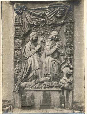 St. Pancratiuskerk / grafsteen P.P. de Deckere en C. Houtappel
