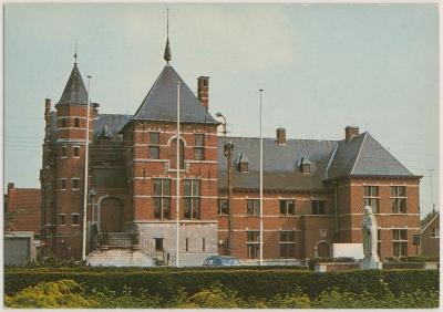 Oud-Turnhout. Gemeentehuis.