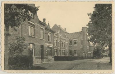 Oud-Turnhout. Post en Meisjesschool.