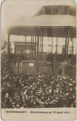 Turnhout. Botermarkt. - Broodverkoop op 21 april 1915.