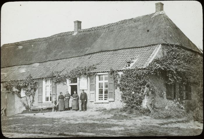 Moll - boerderij met bewoners - omgeving Mol - Paul Van Hal
