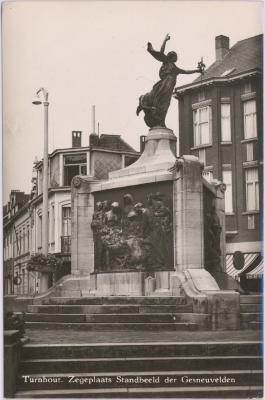 Turnhout. Zegeplaats Standbeeld der Gesneuvelden