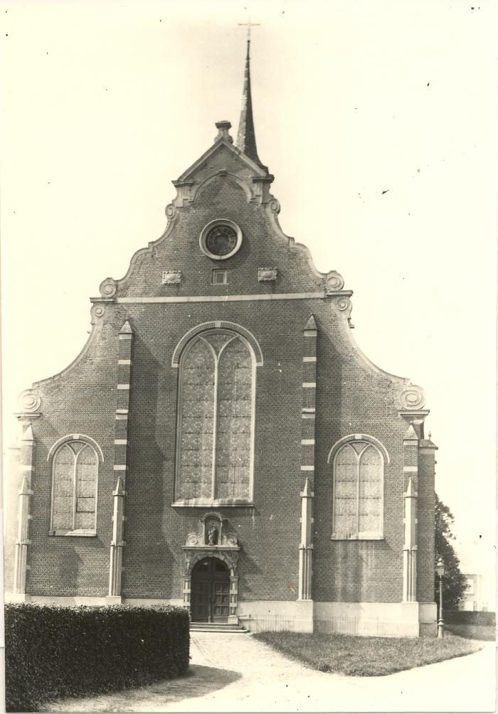 Begijnhof: kerk exterieur