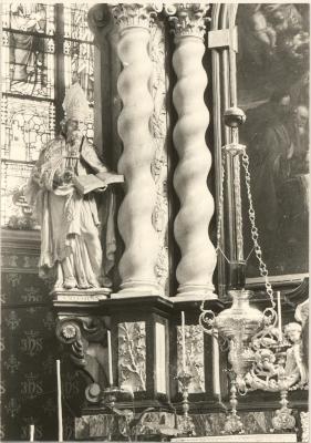 Beeld / St. Augustinus / detailopname hoogaltaar 